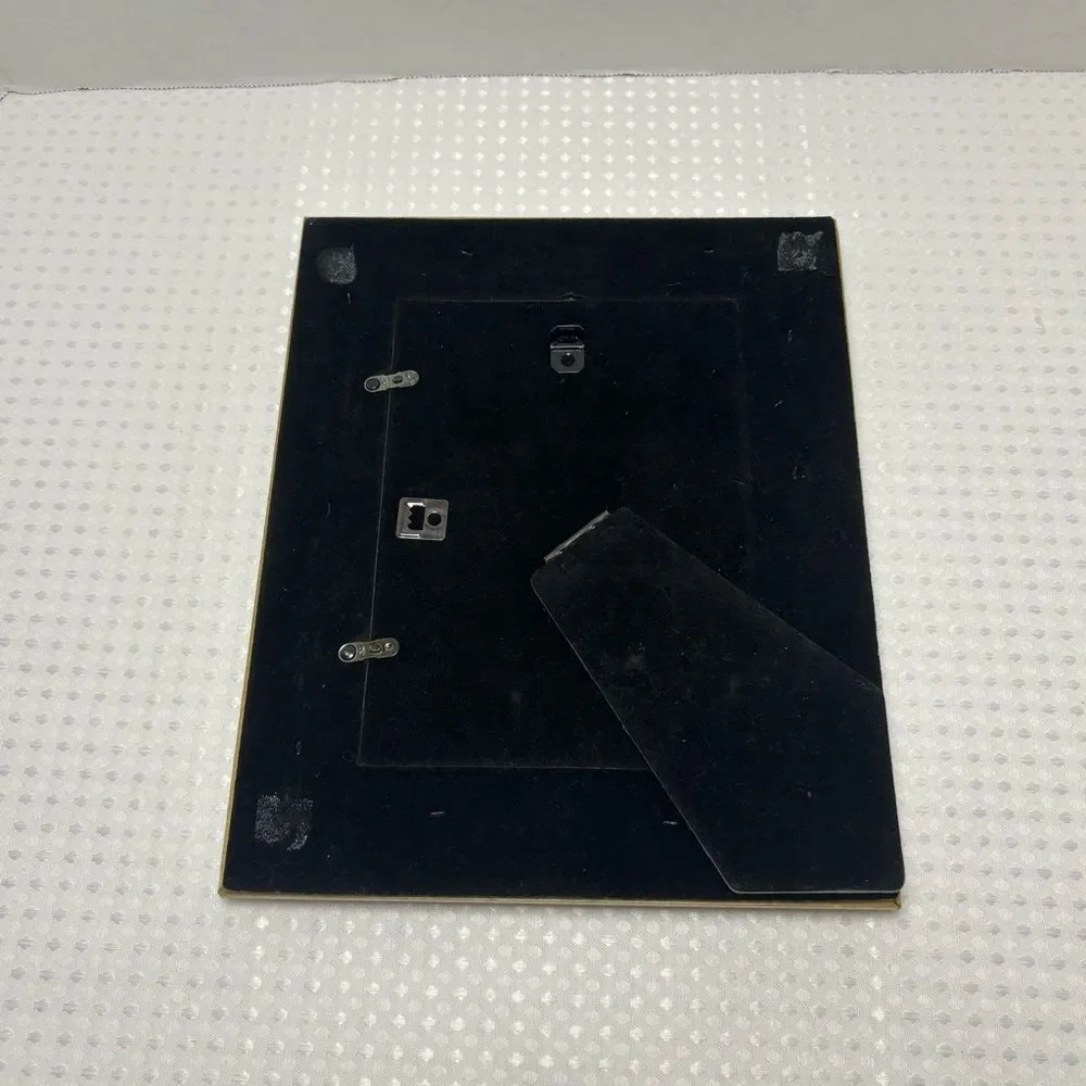 Unbranded frame holds